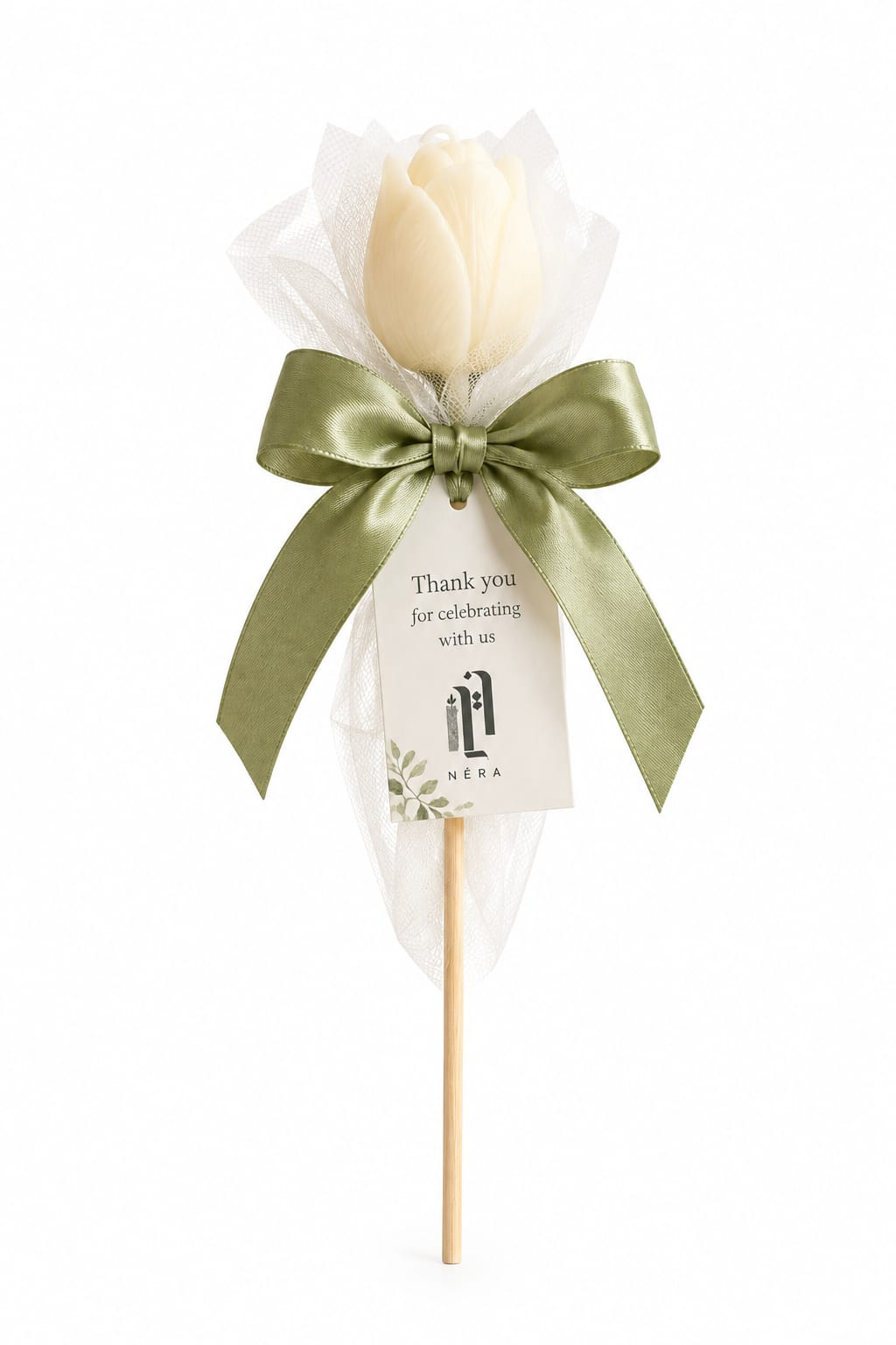 NÉRA floral candle favor, an ivory tulip-shaped candle wrapped in white tulle with an olive-green satin bow and a thank-you tag